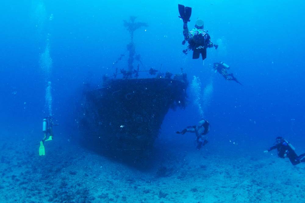 Divers approaching Tasu Wreck