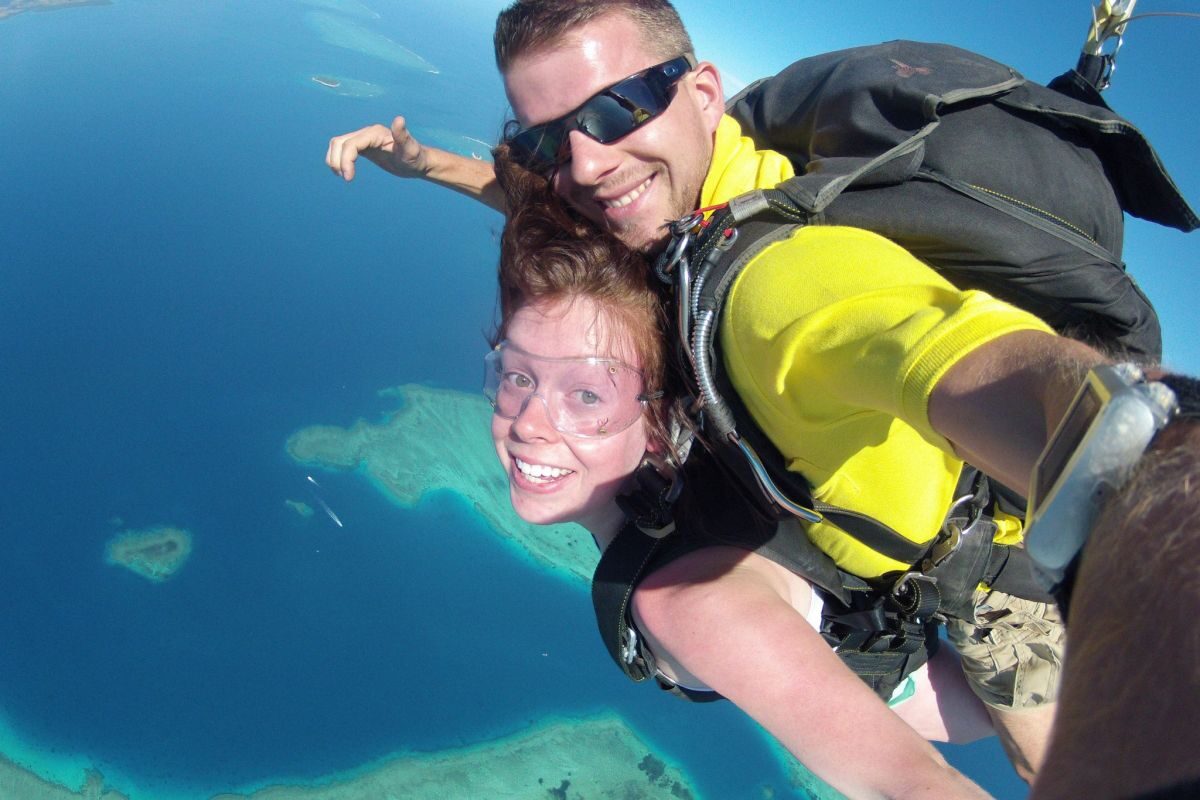 Sky diving couple