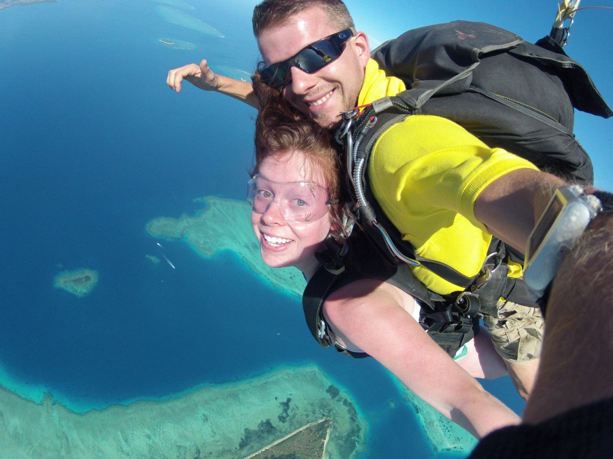 Sky diving couple